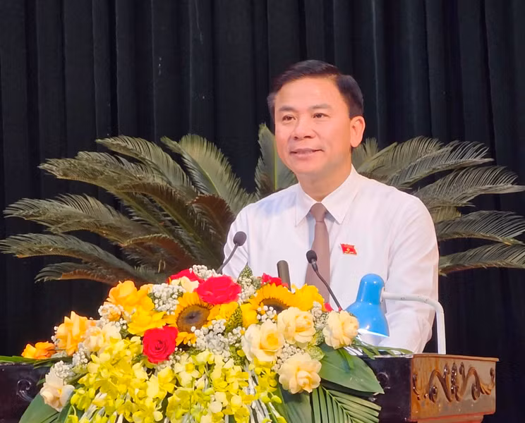 Chủ tịch Hội đồng nhân dân tỉnh Thanh Hóa Đỗ Trọng Hưng kết luận nội dung chất vấn. Chủ tịch Hội đồng nhân dân tỉnh Thanh Hóa Đỗ Trọng Hưng kết luận nội dung chất vấn.