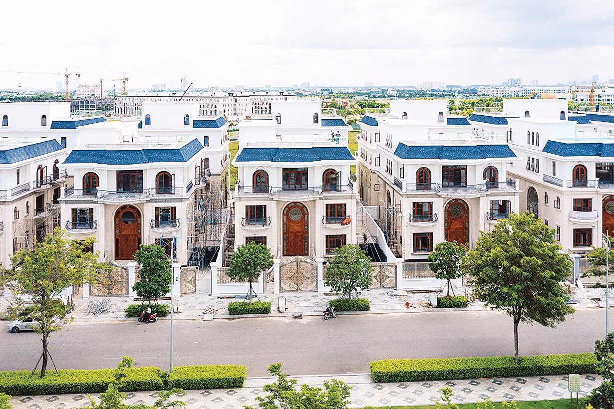 Khách hàng khi nhận nhà tại Van Phuc City sẽ được trao sổ hồng từng căn. Ảnh: BV