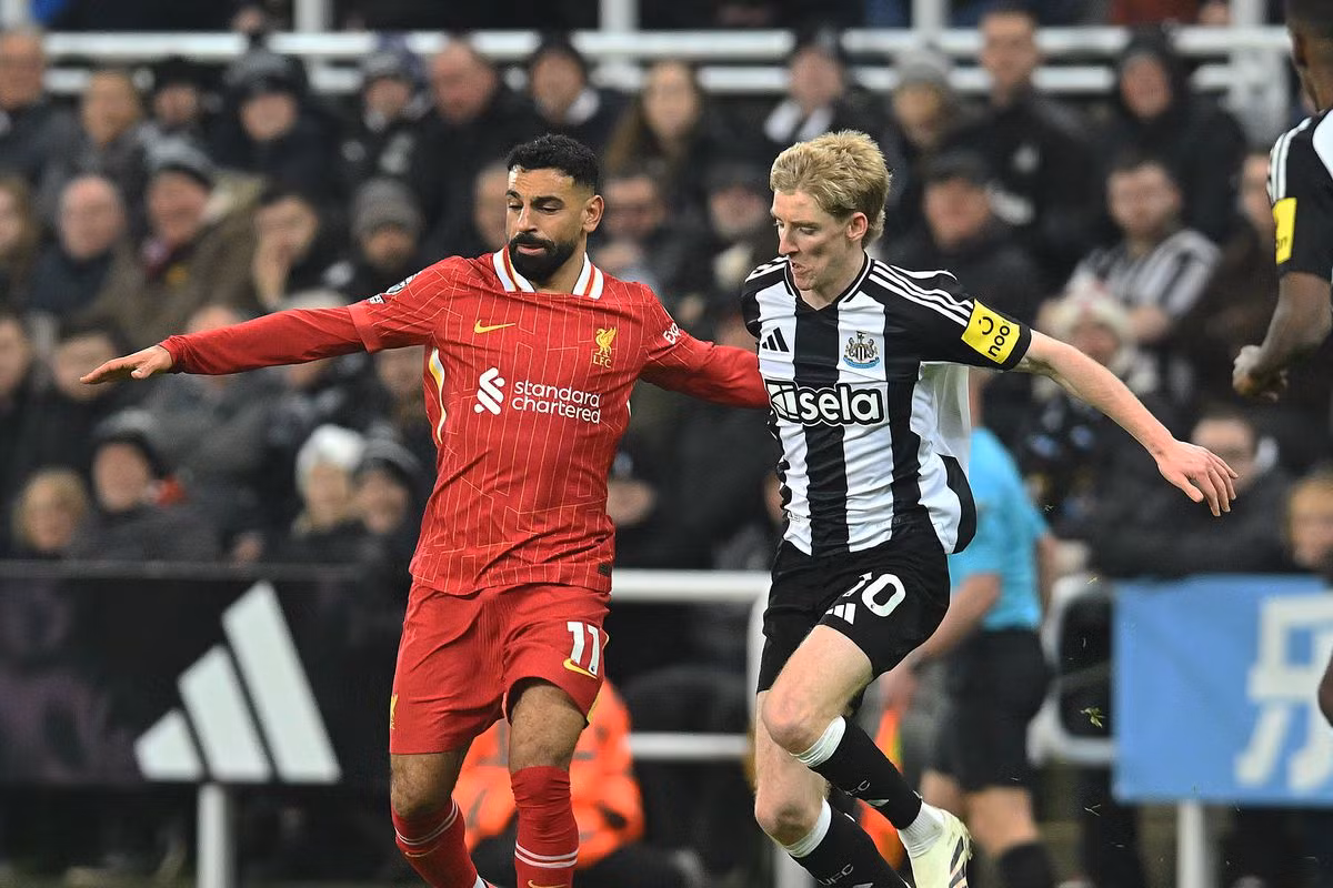 Newcastle từng khiến Liverpool phải chật vật ở Premier League. (Ảnh: TheSun)