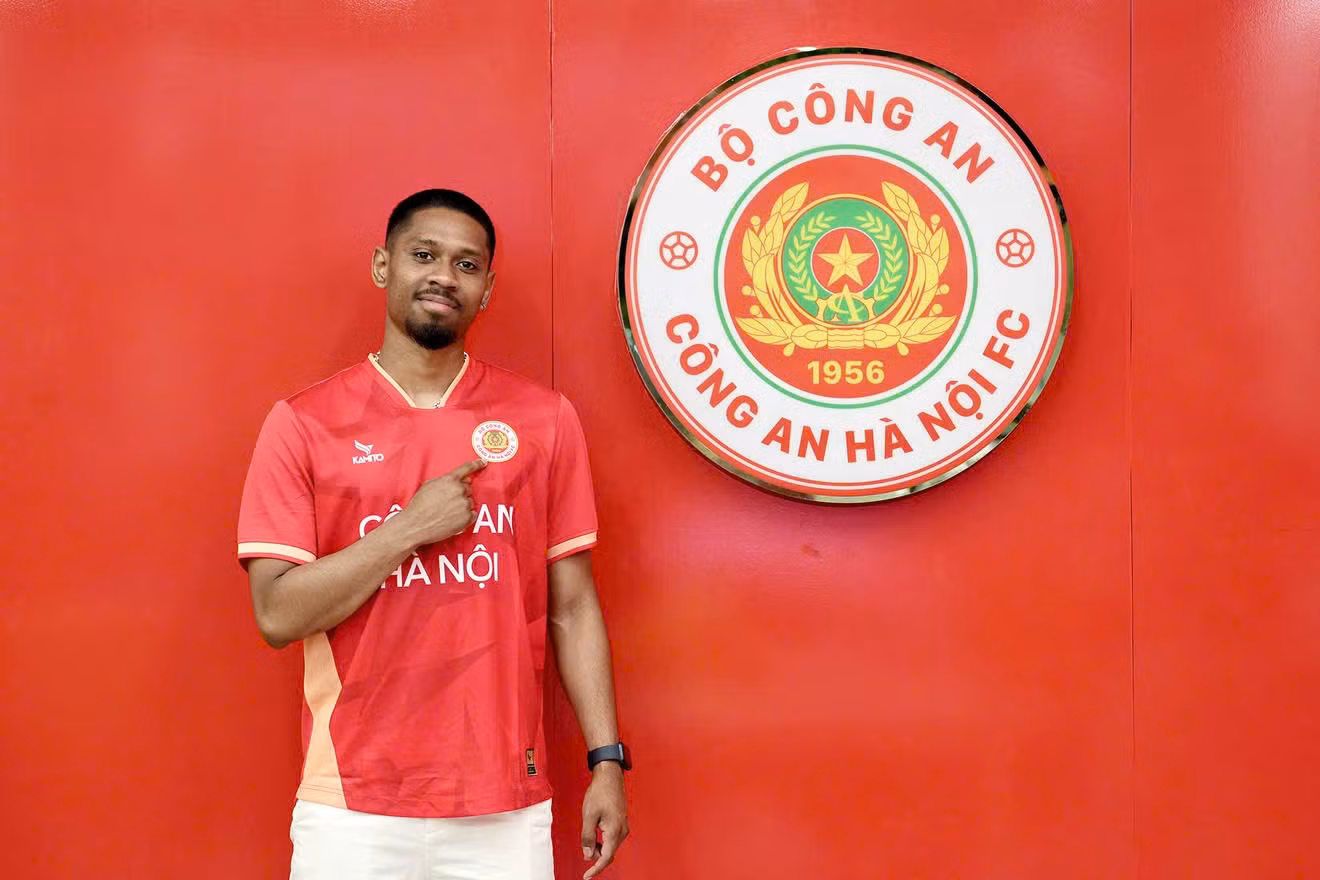 Jason Quang Vinh Pendant khoác áo câu lạc bộ Công An Hà Nội. (Ảnh: CAHNFC) Jason Quang Vinh Pendant khoác áo câu lạc bộ Công An Hà Nội. (Ảnh: CAHNFC)