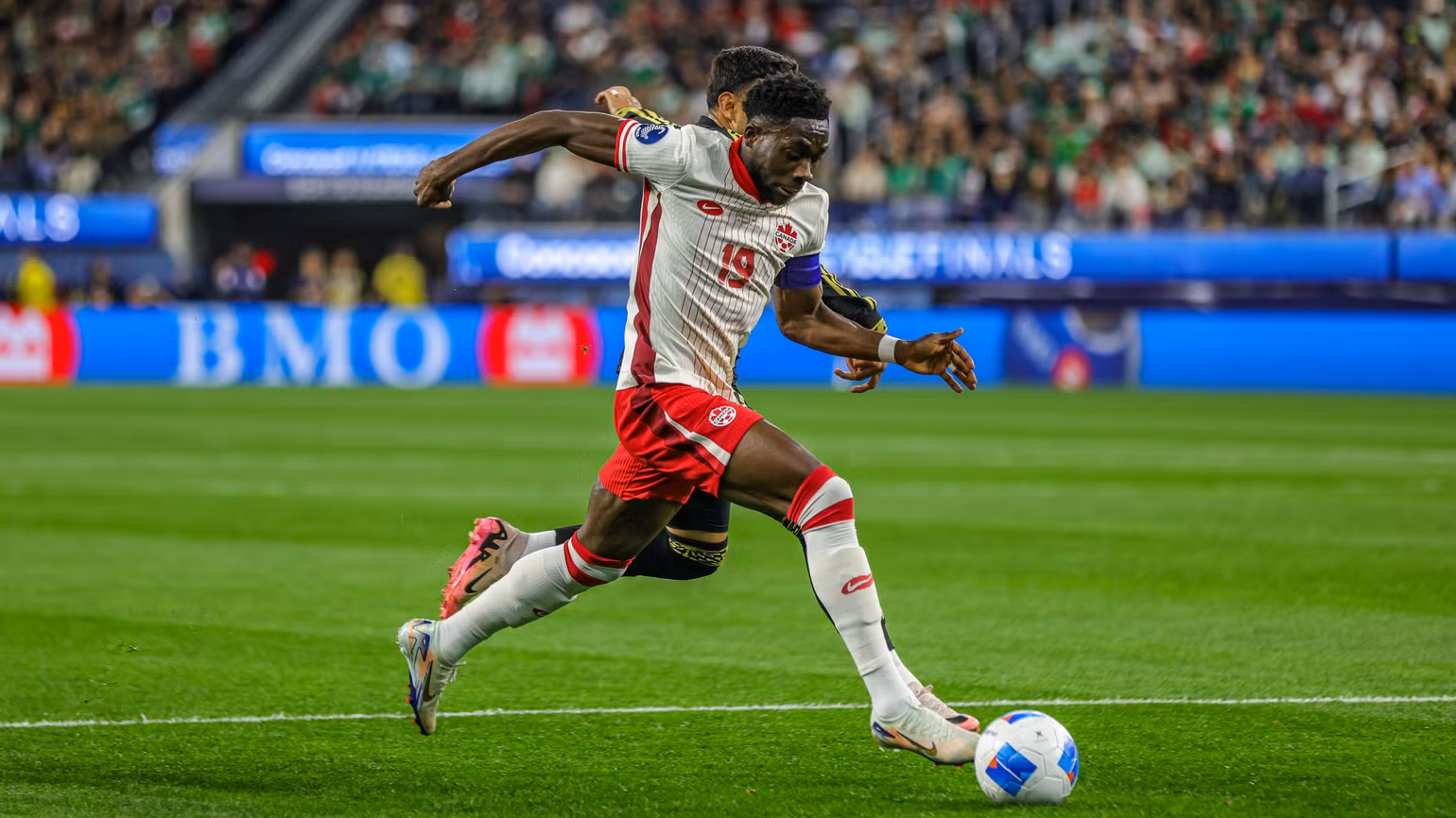 Các cầu thủ Canada cho thấy sự non nớt kinh nghiệm trước đội tuyển Mexico. (Ảnh: ESPN)