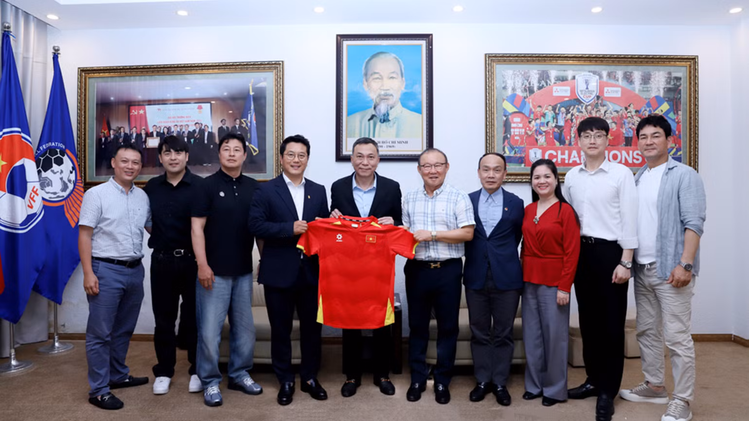 Buổi làm việc khẳng định mối quan hệ mật thiết giữa hai Liên đoàn Bóng đá. (Ảnh: VFF)