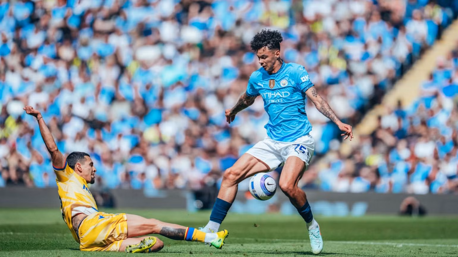 Thế trận ngang ngửa trong hiệp 1. (Ảnh: MCFC) Thế trận ngang ngửa trong hiệp 1. (Ảnh: MCFC)