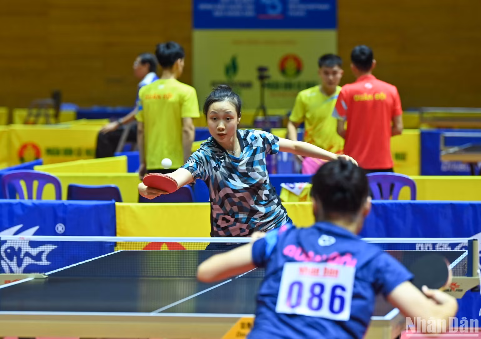 Hoa khôi Nguyễn Thị Mai Phương (Hải Dương-Long Hải 1) thất thủ trước Vũ Hoài Thanh. (Ảnh: DUY LINH) Hoa khôi Nguyễn Thị Mai Phương (Hải Dương-Long Hải 1) thất thủ trước Vũ Hoài Thanh. (Ảnh: DUY LINH)