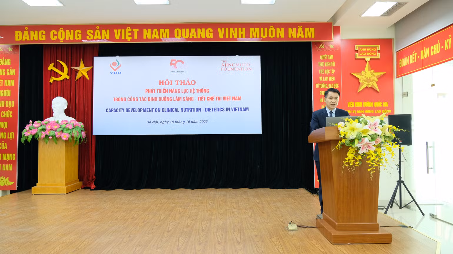 Phó Giáo sư, Tiến sĩ Trần Thanh Dương, Viện trưởng Viện Dinh dưỡng Quốc gia phát biểu tại hội thảo Phó Giáo sư, Tiến sĩ Trần Thanh Dương, Viện trưởng Viện Dinh dưỡng Quốc gia phát biểu tại hội thảo