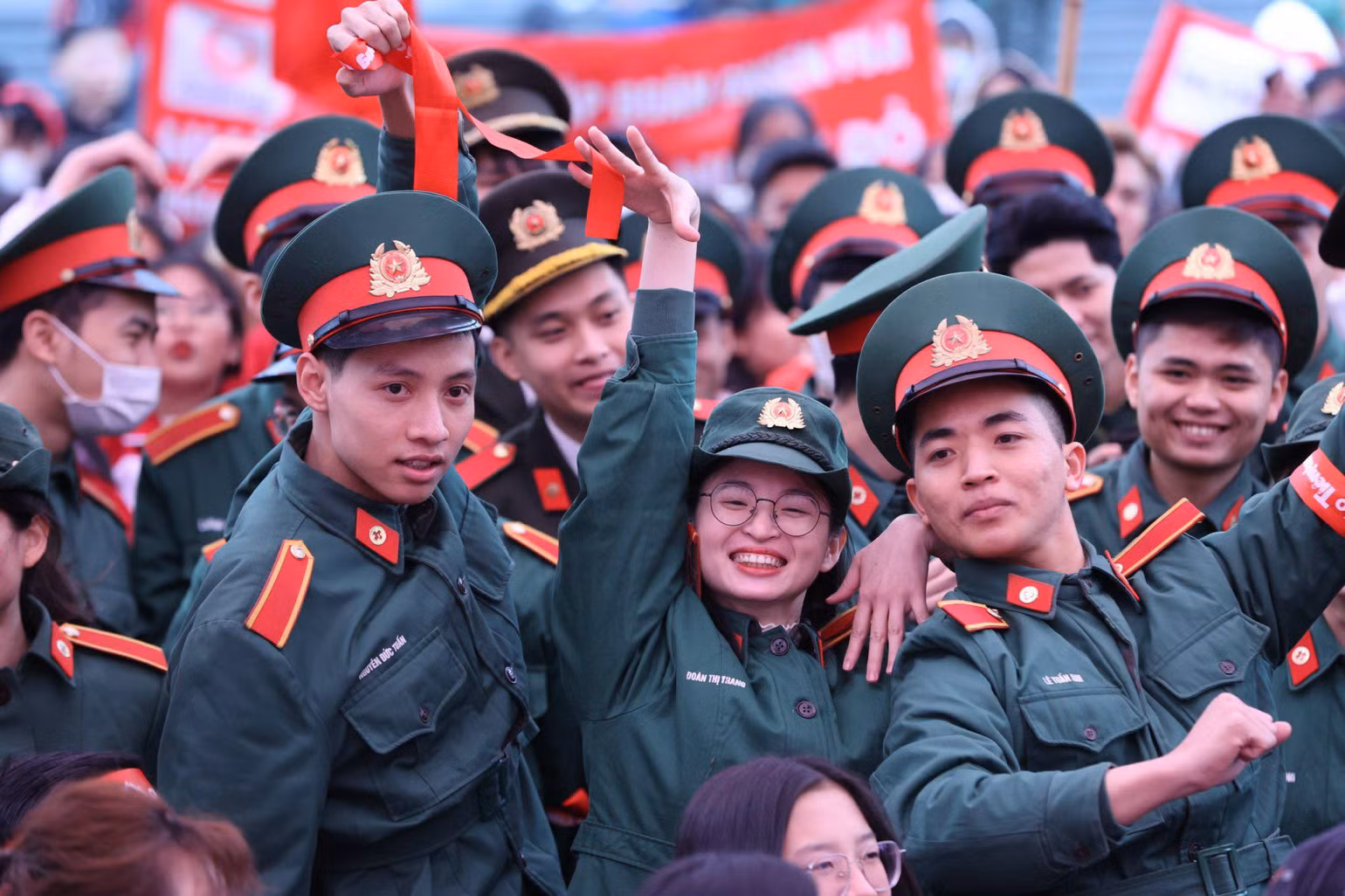 Sinh viên khối trường lực lượng vũ trang cũng tích cực tham gia Chủ nhật Đỏ.