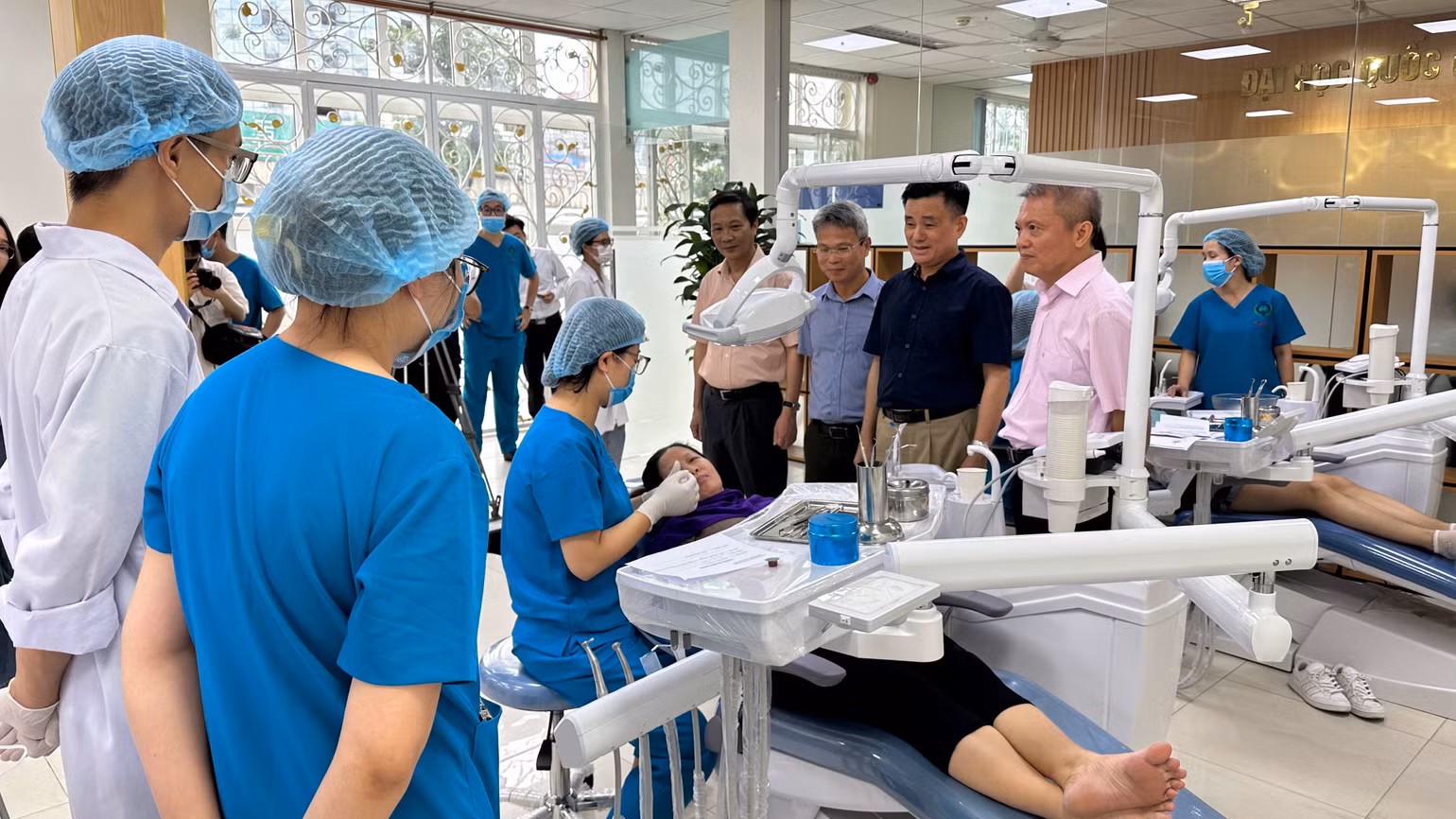Khám chữa các bệnh về răng miệng cho người dân. Khám chữa các bệnh về răng miệng cho người dân.