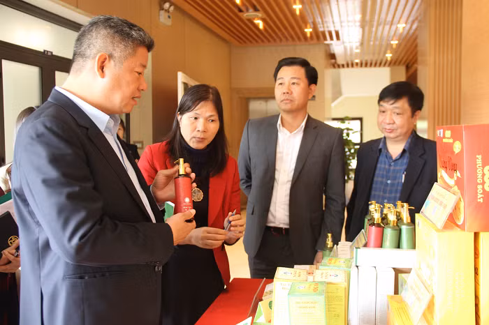 Hà Nội luôn chú trọng đổi mới các chương trình xúc tiến thương mại, mang lại hiệu quả thiết thực cho nhà sản xuất. Hà Nội luôn chú trọng đổi mới các chương trình xúc tiến thương mại, mang lại hiệu quả thiết thực cho nhà sản xuất.
