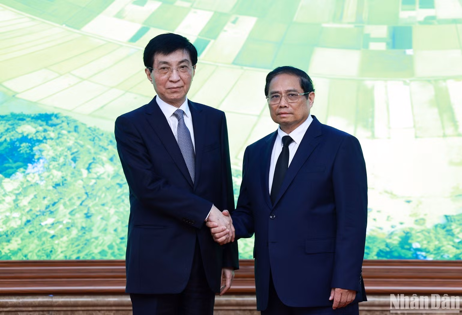 Thủ tướng Phạm Minh Chính tiếp Chủ tịch Chính hiệp Toàn quốc Trung Quốc Vương Hộ Ninh.