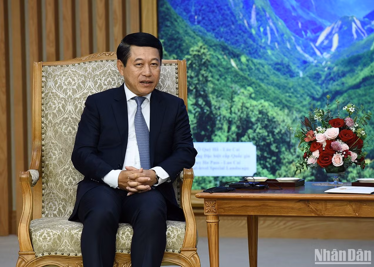 Phó Thủ tướng, Bộ trưởng Ngoại giao Lào Saleumxay Kommasith phát biểu tại buổi tiếp. Phó Thủ tướng, Bộ trưởng Ngoại giao Lào Saleumxay Kommasith phát biểu tại buổi tiếp.