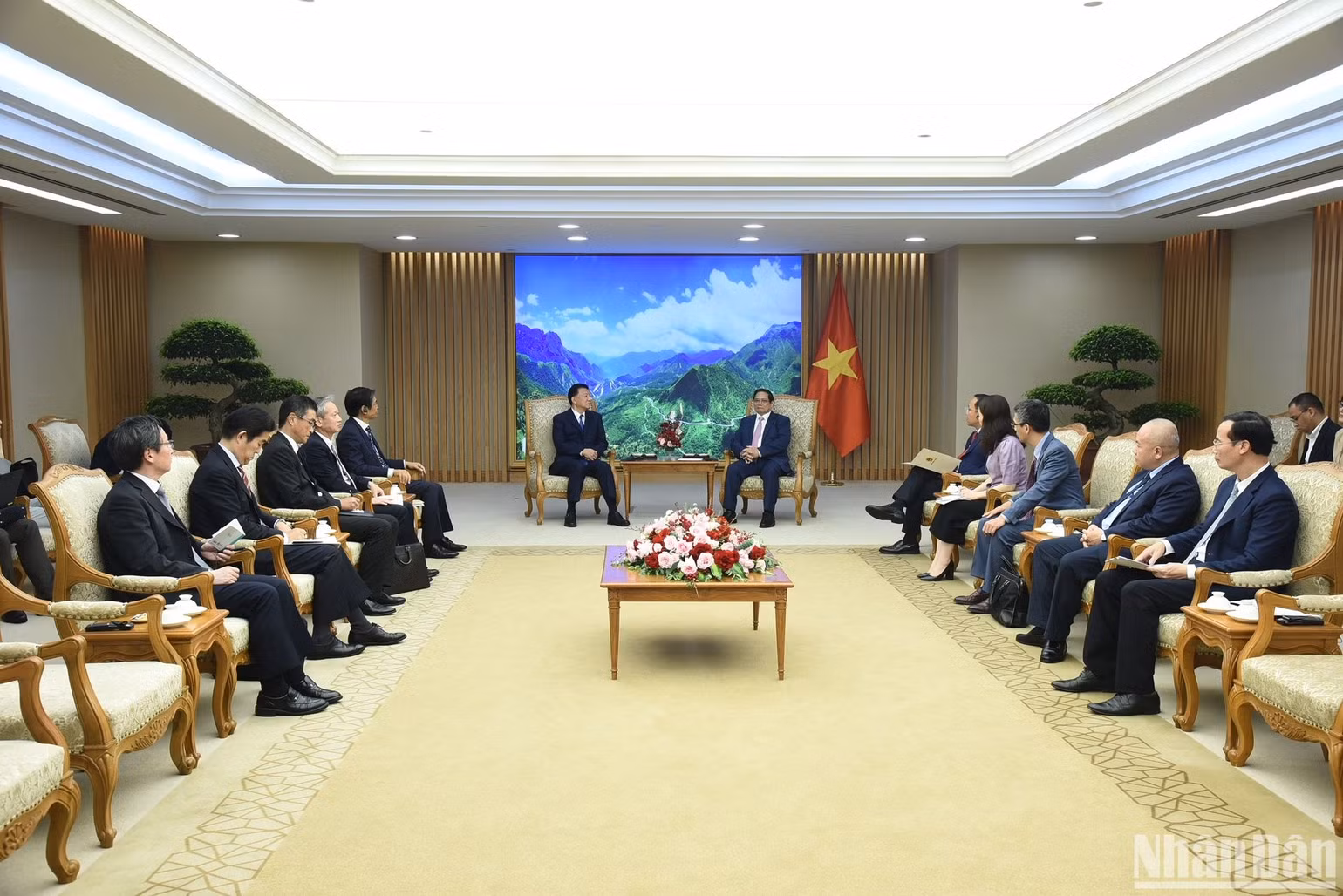 Quang cảnh buổi tiếp. Quang cảnh buổi tiếp.