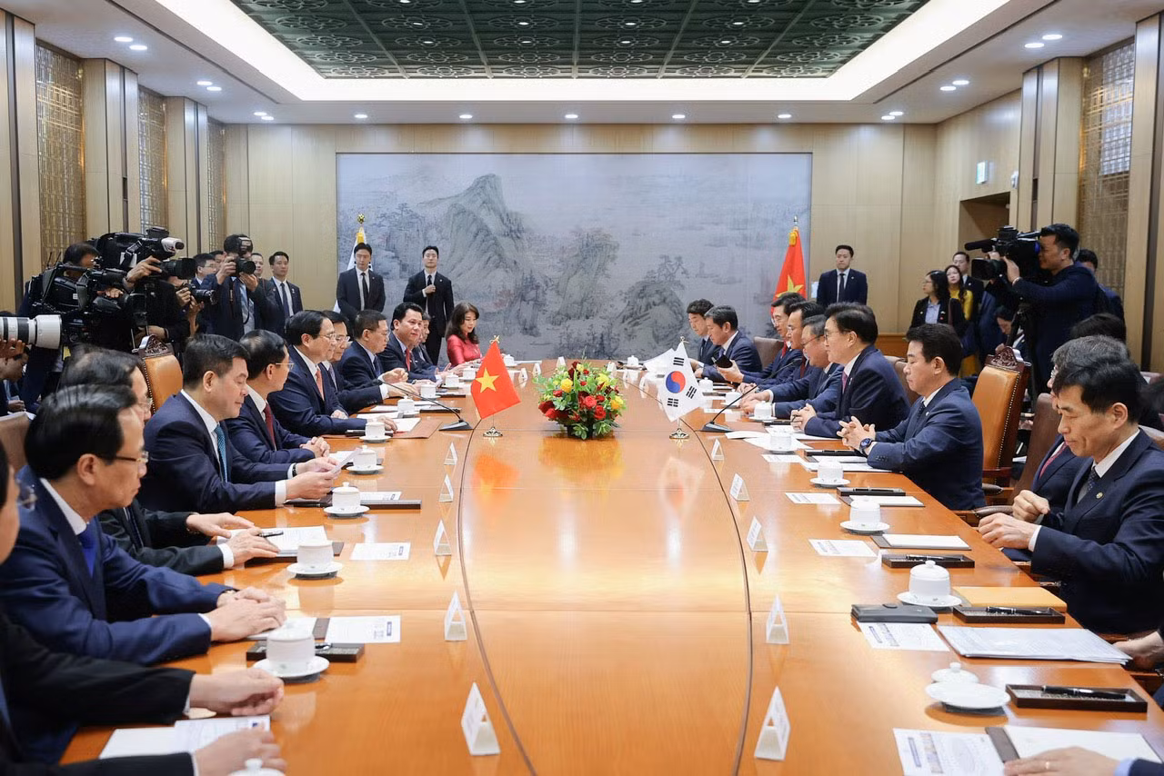 Thủ tướng Phạm Minh Chính hội kiến Chủ tịch Quốc hội Hàn Quốc Woo Won-sik.