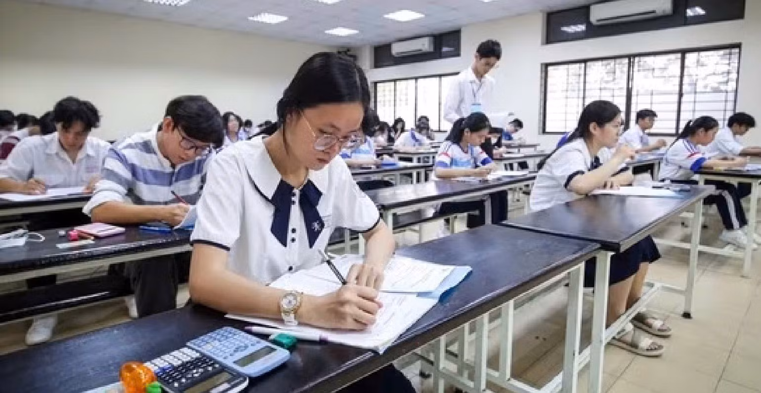Thí sinh dự thi tại Kỳ thi Đánh giá năng lực Đại học Quốc gia TP Hồ Chí Minh năm 2024. Thí sinh dự thi tại Kỳ thi Đánh giá năng lực Đại học Quốc gia TP Hồ Chí Minh năm 2024.