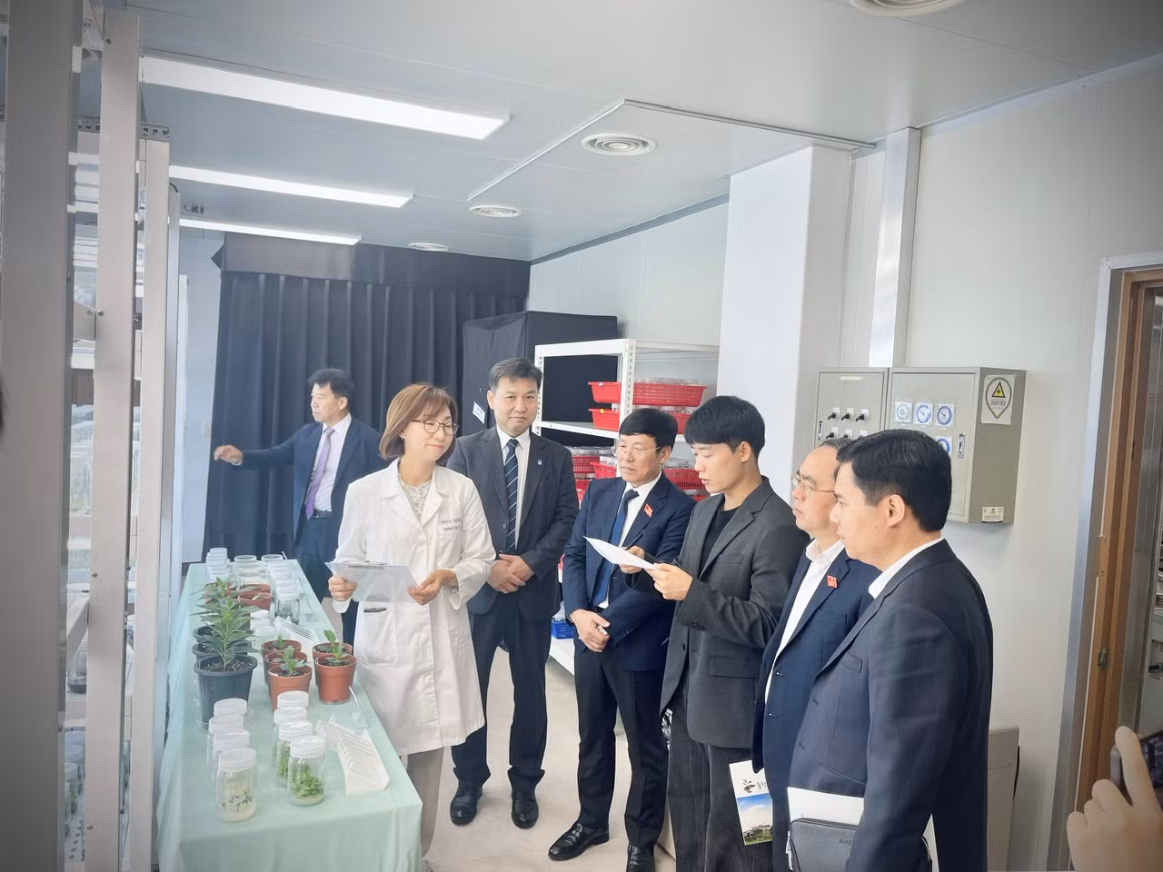Thăm và làm việc với Viện Nghiên cứu nông nghiệp tỉnh Chungcheongbuk. Thăm và làm việc với Viện Nghiên cứu nông nghiệp tỉnh Chungcheongbuk.