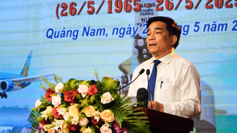 Đồng chí Lê Văn Dũng, Chủ tịch Ủy ban nhân dân tỉnh Quảng Nam phát biểu tại buổi lễ kỷ niệm. Đồng chí Lê Văn Dũng, Chủ tịch Ủy ban nhân dân tỉnh Quảng Nam phát biểu tại buổi lễ kỷ niệm.