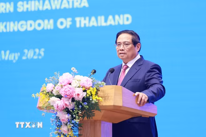 Thủ tướng Phạm Minh Chính công bố Việt Nam và Thái Lan nâng cấp quan hệ lên Đối tác Chiến lược Toàn diện. (Ảnh: Dương Giang/TTXVN)