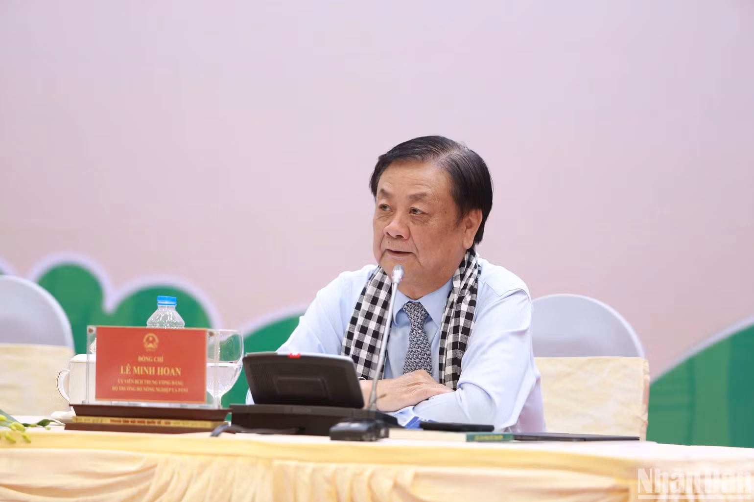 Tư lệnh ngành nông nghiệp khẳng định sẽ tiếp tục nghiên cứu đề xuất hoàn thiện cơ chế, chính sách dành cho nông nghiệp, nông dân, nông thôn. Tư lệnh ngành nông nghiệp khẳng định sẽ tiếp tục nghiên cứu đề xuất hoàn thiện cơ chế, chính sách dành cho nông nghiệp, nông dân, nông thôn.