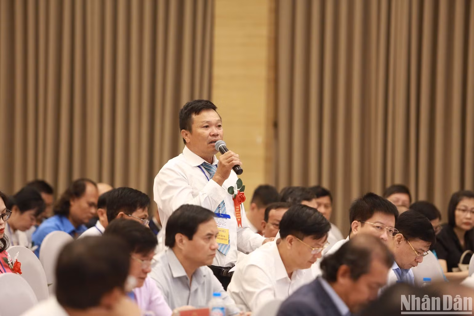 Ông Nguyễn Sỹ Bính, Hợp tác xã nuôi trồng thủy sản Phất Cờ (Quảng Ninh) chia sẻ tại diễn đàn. Ông Nguyễn Sỹ Bính, Hợp tác xã nuôi trồng thủy sản Phất Cờ (Quảng Ninh) chia sẻ tại diễn đàn.