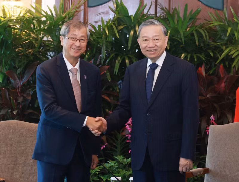 Tổng Bí thư Tô Lâm tiếp ông Lim Boon Heng, Chủ tịch Tập đoàn Temasek. (Ảnh: TTXVN) Tổng Bí thư Tô Lâm tiếp ông Lim Boon Heng, Chủ tịch Tập đoàn Temasek. (Ảnh: TTXVN)