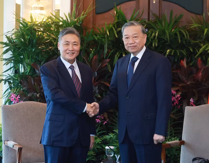 Tổng Bí thư Tô Lâm tiếp ông Tow Heng Tan, Chủ tịch Tập đoàn Sembcorp Industries. (Ảnh: TTXVN) Tổng Bí thư Tô Lâm tiếp ông Tow Heng Tan, Chủ tịch Tập đoàn Sembcorp Industries. (Ảnh: TTXVN)