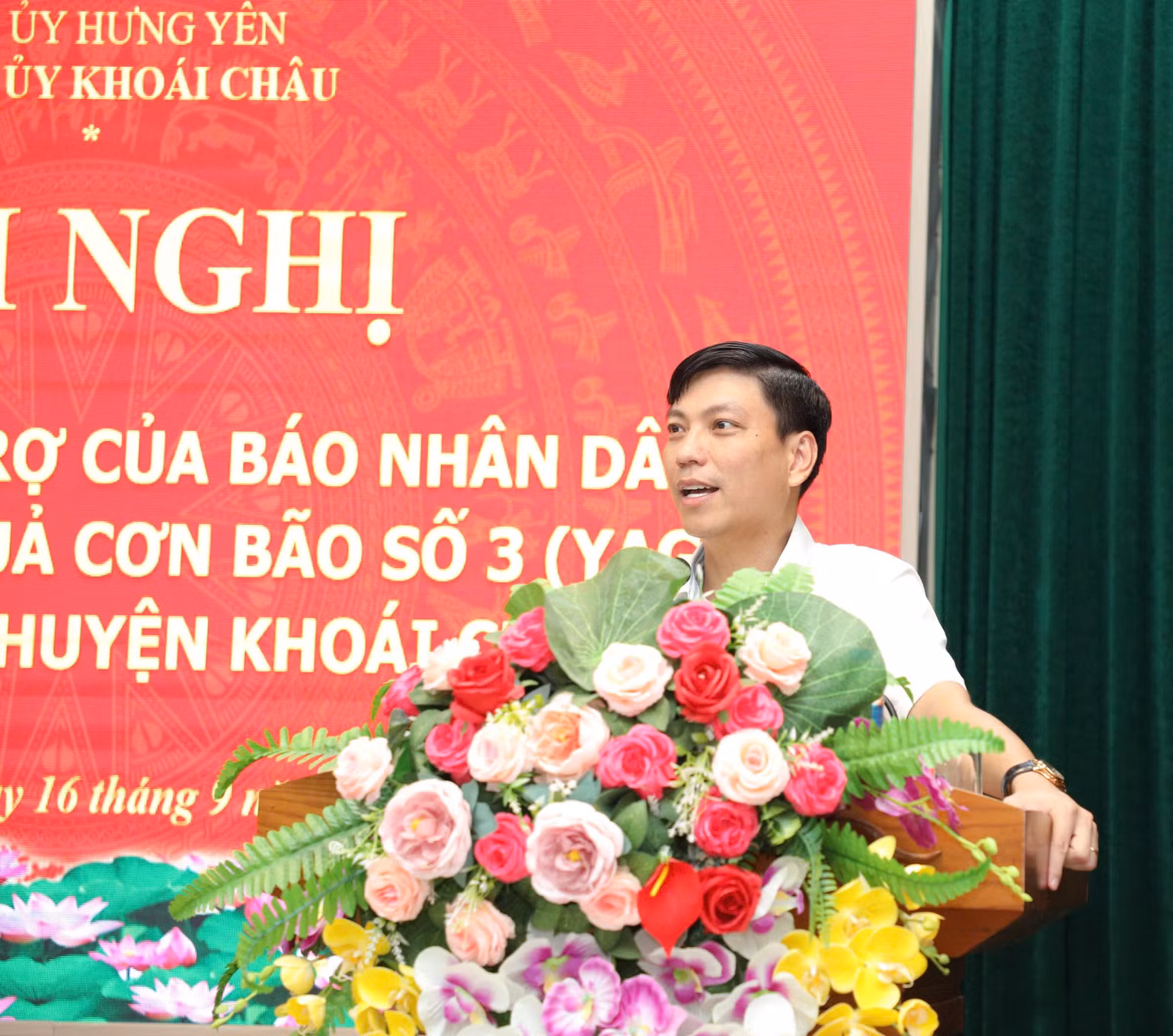 Bí thư Huyện ủy Khoái Châu Bùi Huy Cường thông tin về tình hình thiệt hại do bão số 3 trên địa bàn huyện Khoái Châu.