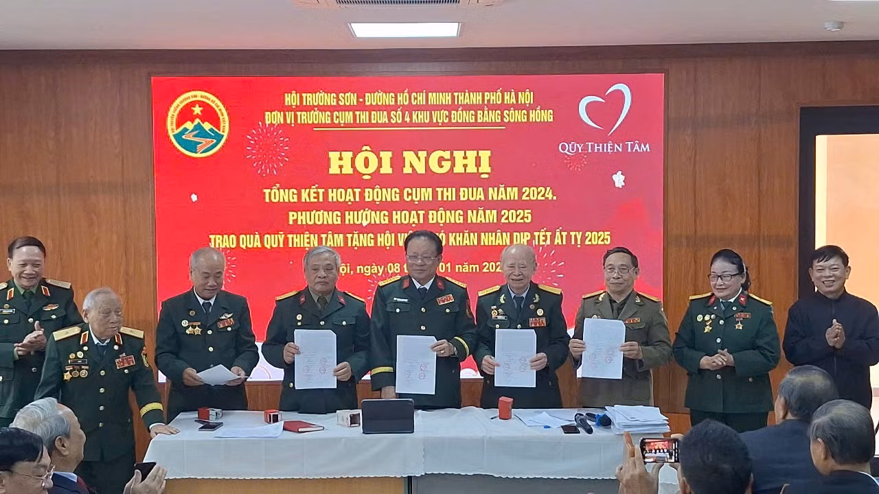 Các đơn vị trong cụm thi đua ký giao ước thi đua năm 2025.
