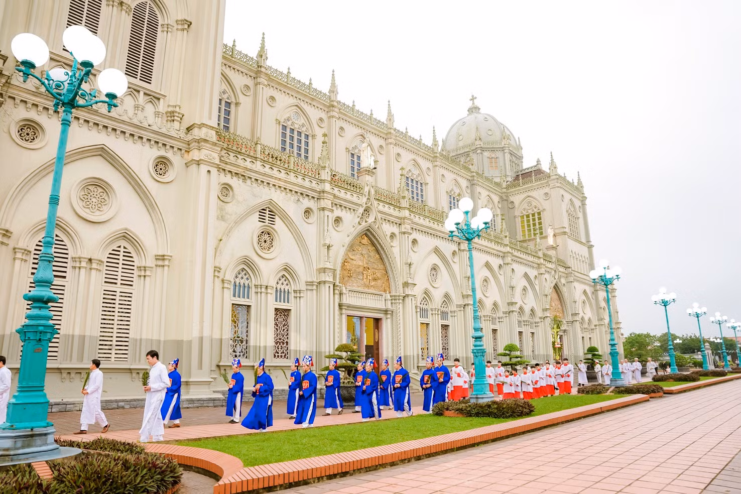 Tuần lễ Phục sinh 2023 tại Đền thánh Kiên Lao, xã Xuân Tiến. Tuần lễ Phục sinh 2023 tại Đền thánh Kiên Lao, xã Xuân Tiến.