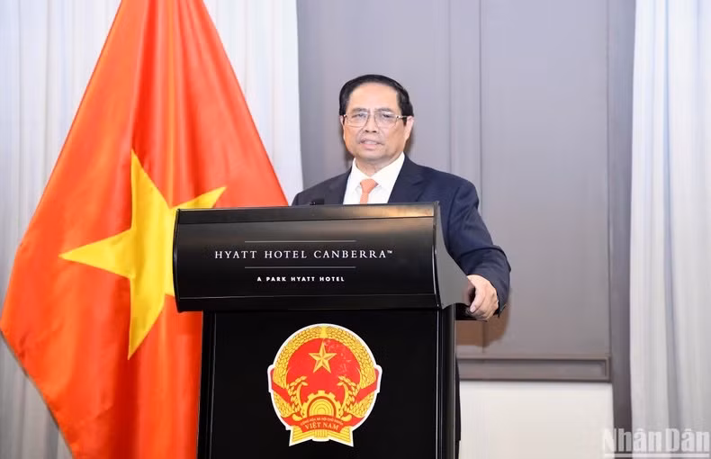 Thủ tướng Phạm Minh Chính nói chuyện thân mật với cán bộ, nhân viên Đại sứ quán, bà con cộng đồng người Việt Nam tại Australia. Thủ tướng Phạm Minh Chính nói chuyện thân mật với cán bộ, nhân viên Đại sứ quán, bà con cộng đồng người Việt Nam tại Australia.