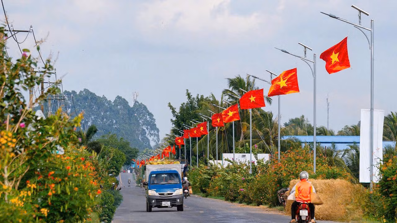 Đường cờ trên Quốc lộ 54 qua huyện Cầu kè, tỉnh Trà Vinh. Đường cờ trên Quốc lộ 54 qua huyện Cầu kè, tỉnh Trà Vinh.