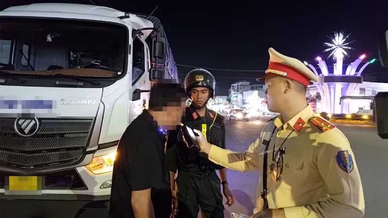 Nhờ làm tốt công tác tuyên truyền, kết hợp tuần tra kiểm soát, Công an thành phố Cần Thơ và các tỉnh, thành phố bảo đảm tốt tình hình an toàn giao thông và an ninh trật tư. Nhờ làm tốt công tác tuyên truyền, kết hợp tuần tra kiểm soát, Công an thành phố Cần Thơ và các tỉnh, thành phố bảo đảm tốt tình hình an toàn giao thông và an ninh trật tư.