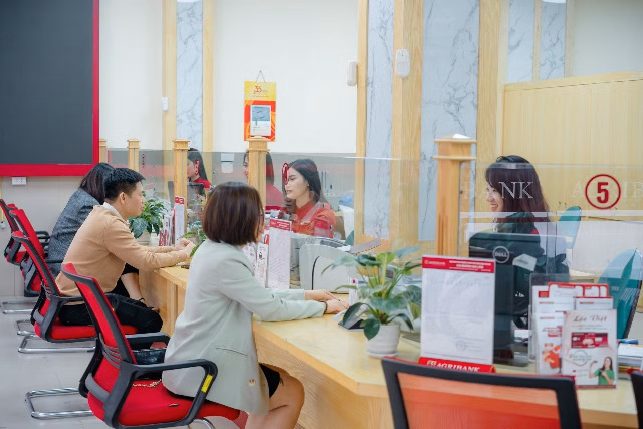 Agribank đồng hành với khách hàng cá nhân vay vốn đầu tư sản xuất, kinh doanh.