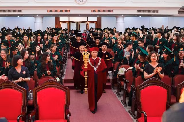Hình ảnh tại Lễ tốt nghiệp của Trường đại học Kinh tế (Ảnh: Trường đại học Kinh tế)