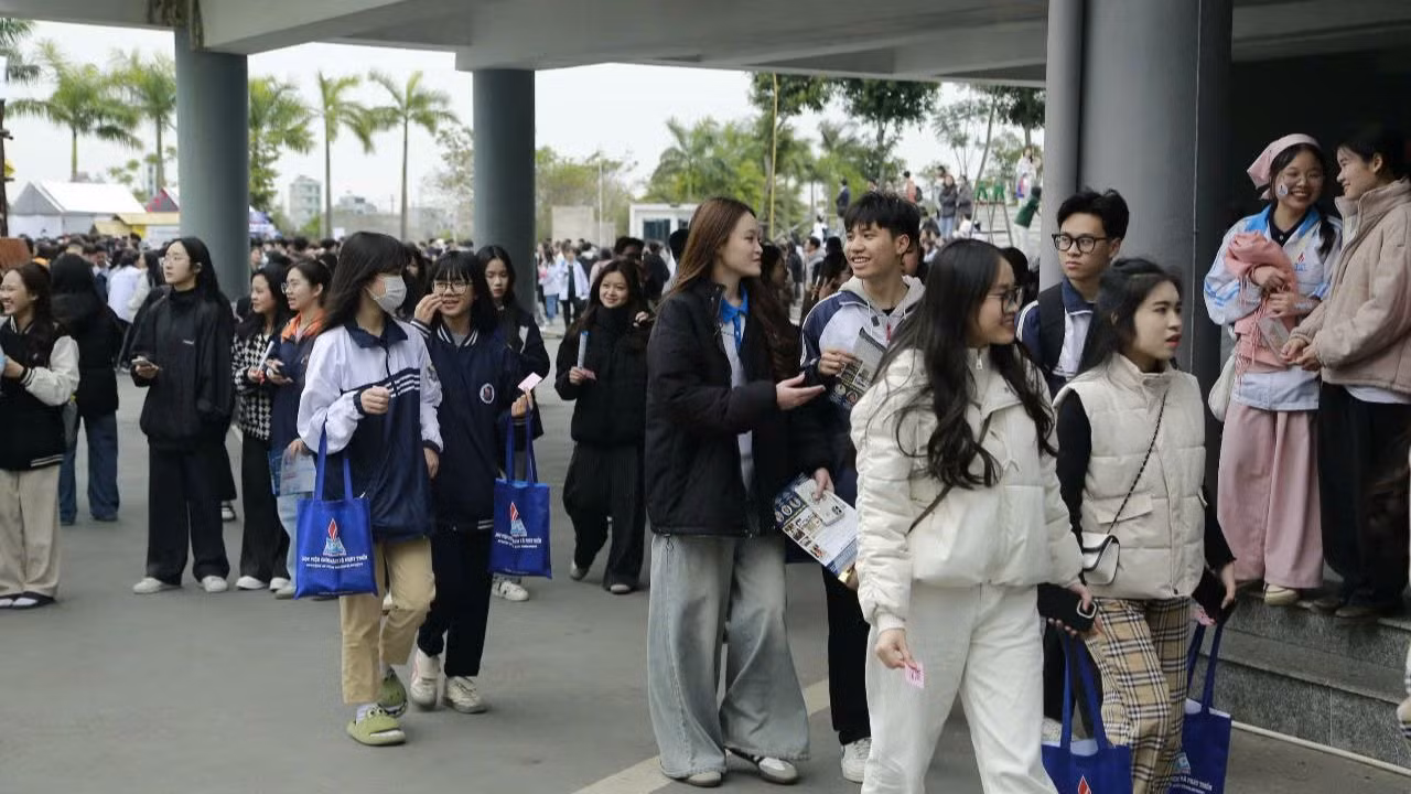 Trải nghiệm thực tế tại môi trường học tập giúp các học sinh trước ngưỡng cửa đại học có thêm cơ sở để quyết định lựa chọn ngành nghề.