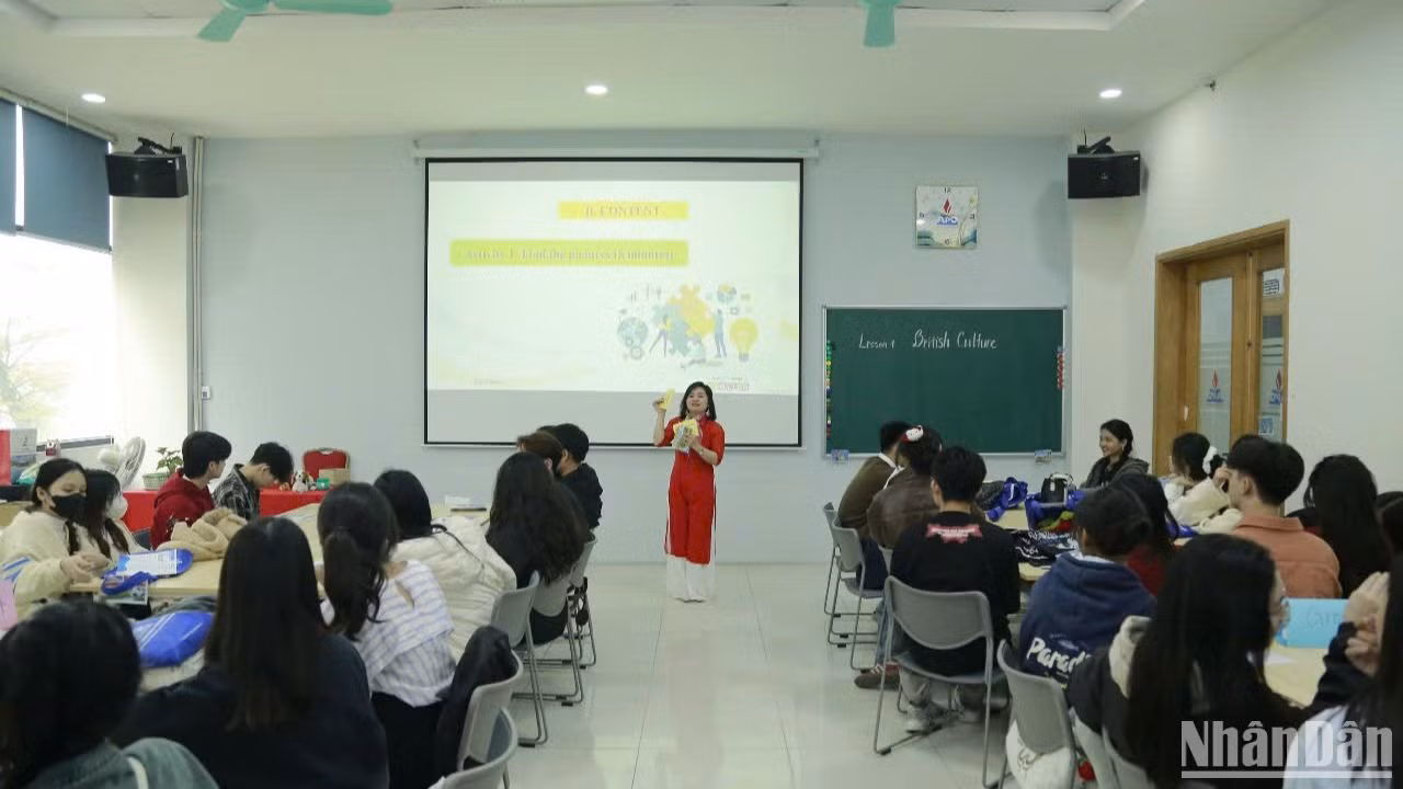 Hoạt động "Trải nghiệm lớp học".