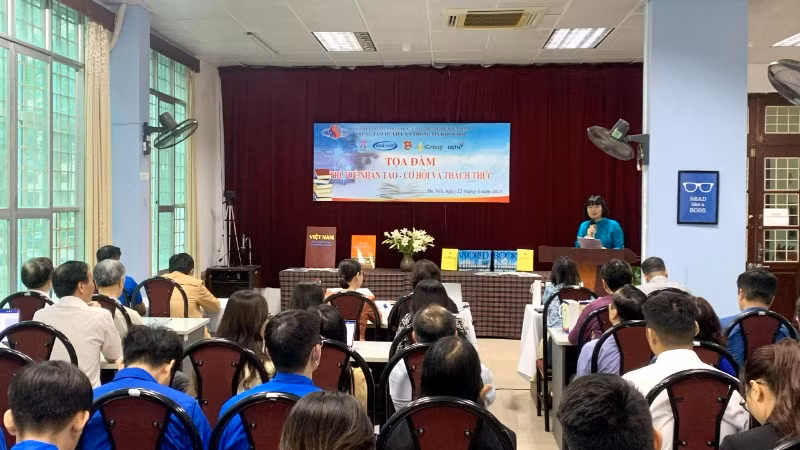 Tọa đàm và triển lãm sách với chủ đề: "Trí tuệ nhân tạo - Cơ hội và Thách thức". (Ảnh: BÍCH LIÊN) Tọa đàm và triển lãm sách với chủ đề: "Trí tuệ nhân tạo - Cơ hội và Thách thức". (Ảnh: BÍCH LIÊN)