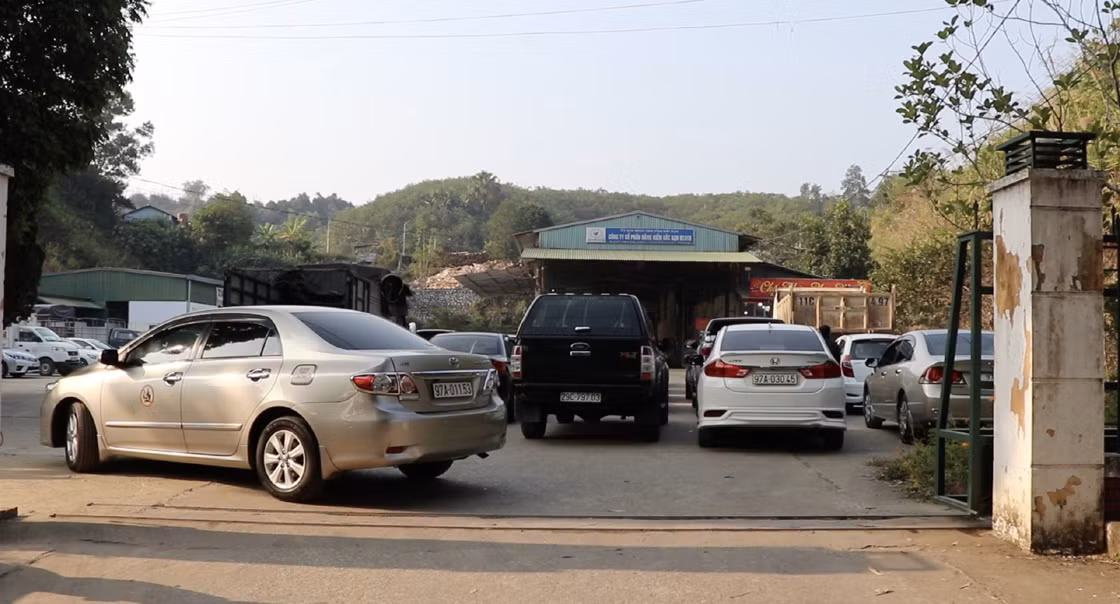 Trước khi đóng cửa, tại Công ty cổ phần đăng kiểm Bắc Kạn đã xảy ra tình trạng ùn ứ phương tiện do cả tỉnh chỉ có duy nhất công ty này thực hiện đăng kiểm.