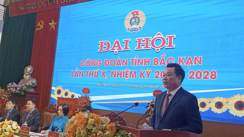Bí thư Tỉnh ủy Bắc Kạn Hoàng Duy Chinh phát biểu chỉ đạo đại hội. (Ảnh: TUẤN SƠN)