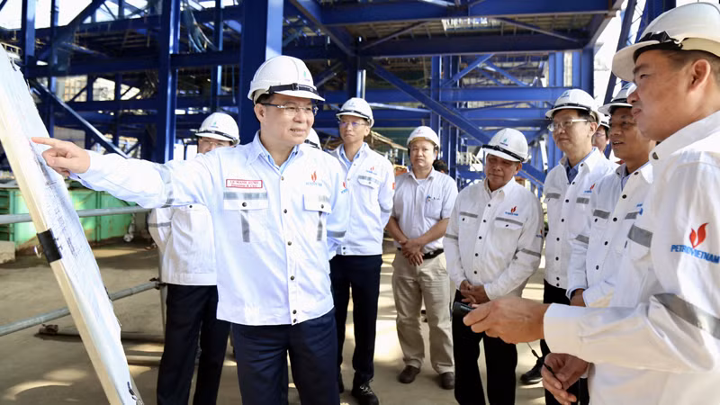 Lãnh đạo Petrovietnam tham quan dự án Nhà máy Nhiệt điện Long Phú 1.
