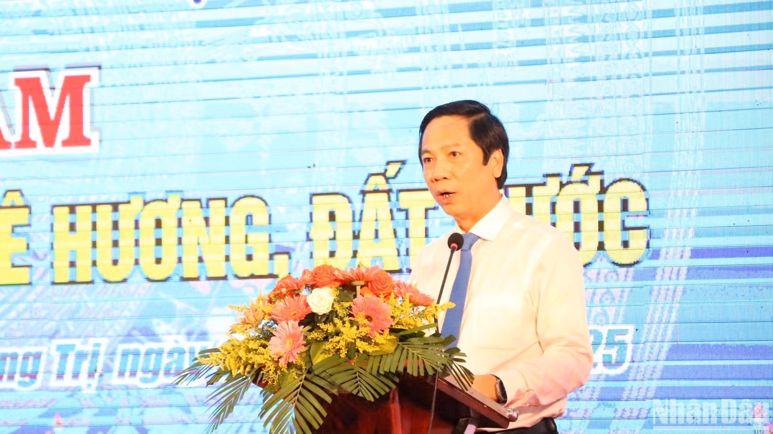 Đồng chí Hoàng Nam, Phó Chủ tịch Ủy ban nhân dân tỉnh Quảng Trị phát biểu. Đồng chí Hoàng Nam, Phó Chủ tịch Ủy ban nhân dân tỉnh Quảng Trị phát biểu.