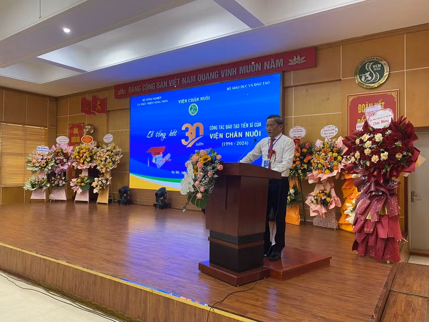 Viện trưởng Viện Chăn nuôi, TS Phạm Công Thiếu phát biểu ý kiến tại Hội nghị.