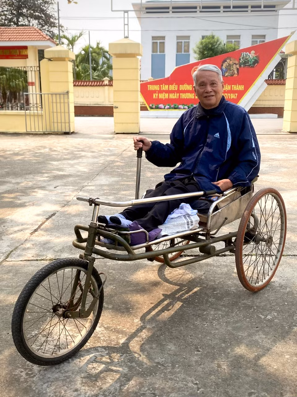 Thương binh Đỗ Văn Thế, người đã gắn bó với Trung tâm hơn nửa thế kỷ qua.