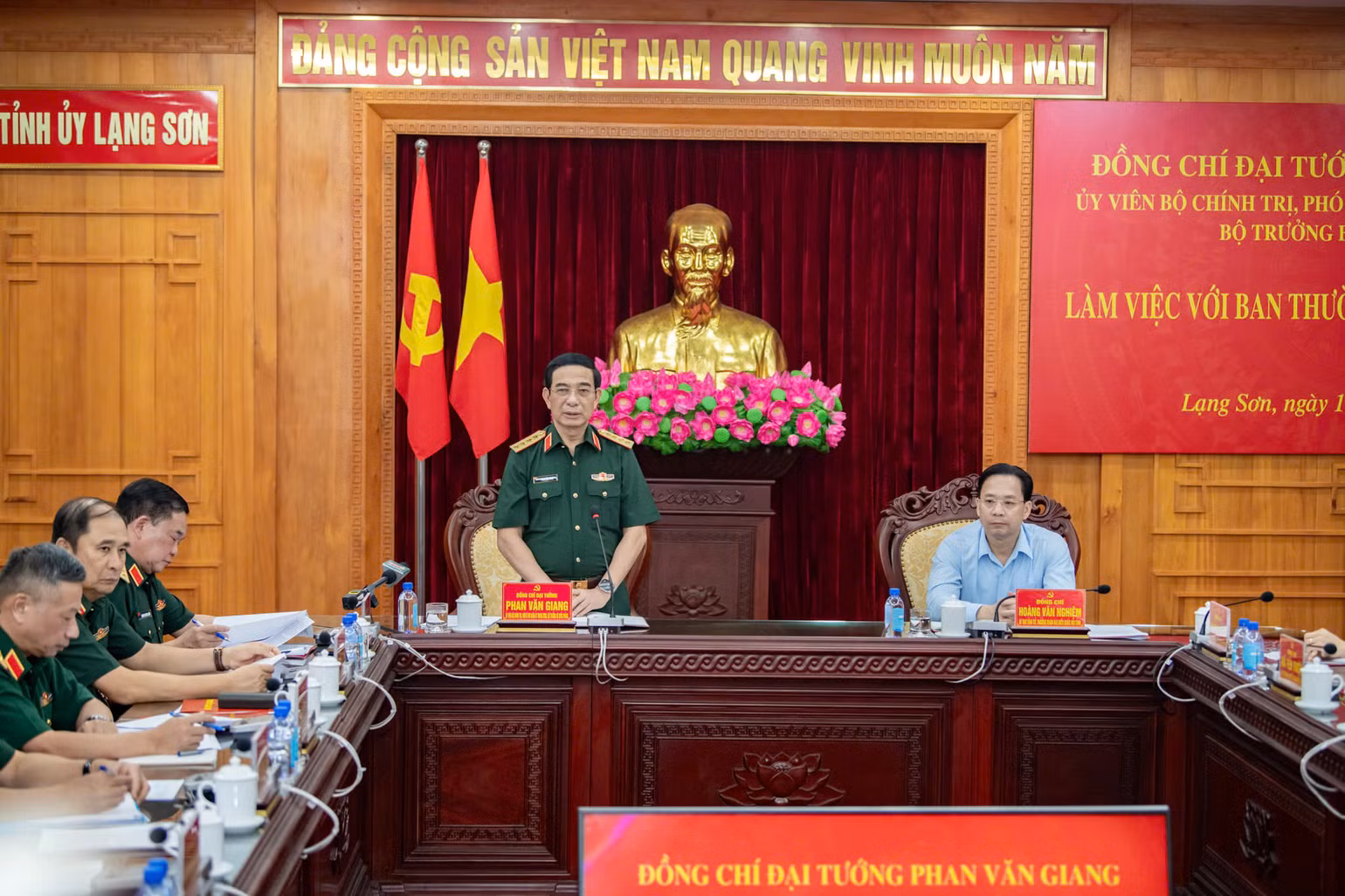 Đại tướng Phan Văn Giang, Ủy viên Bộ Chính trị, Phó Bí thư Quân ủy Trung ương, Bộ trưởng Quốc phòng chủ trì buổi làm việc.
