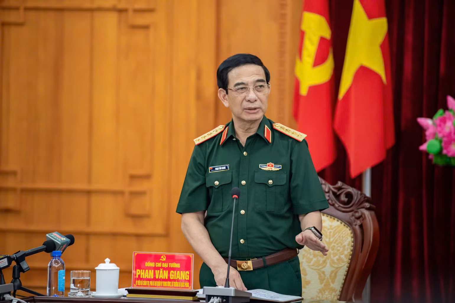 Bộ trưởng Quốc phòng Phan Văn Giang phát biểu tại buổi làm việc.