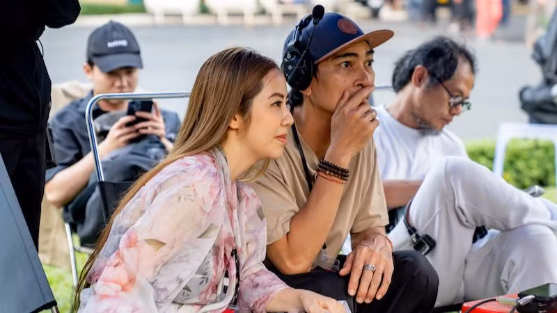 Đạo diễn, Giám đốc sản xuất Lê Hải Yến. Đạo diễn, Giám đốc sản xuất Lê Hải Yến.