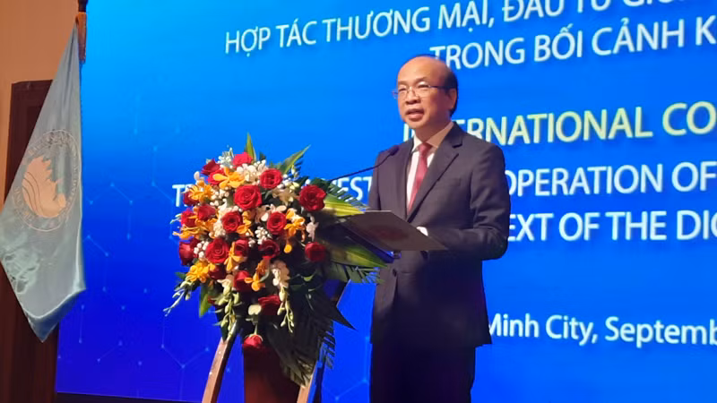 Tiến sĩ Phan Chí Hiếu, Chủ tịch Viện Hàn lâm Khoa học xã hội Việt Nam phát biểu khai mạc hội thảo.