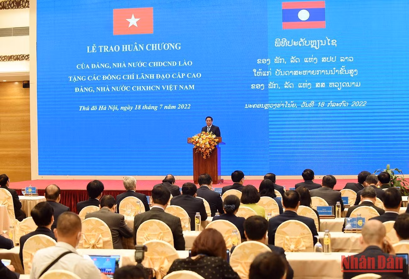 Trao tặng huân chương cao quý của Lào cho lãnh đạo cấp cao Đảng, Nhà nước Việt Nam ảnh 1 Trao tặng huân chương cao quý của Lào cho lãnh đạo cấp cao Đảng, Nhà nước Việt Nam ảnh 1