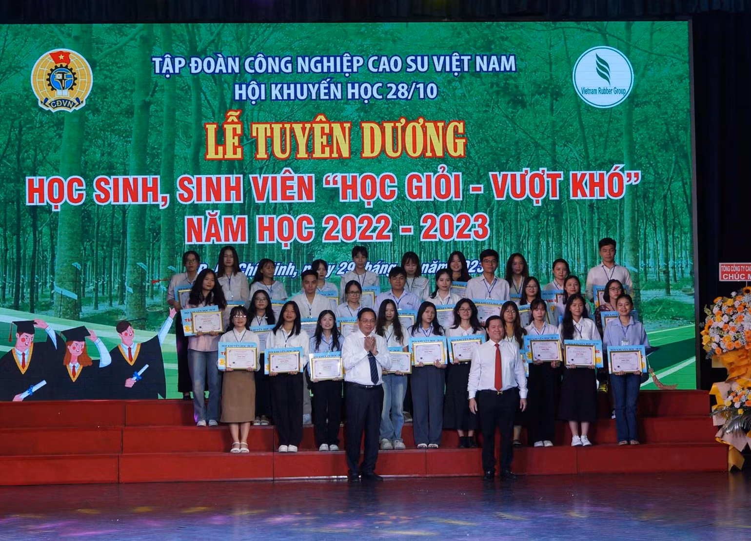 Học sinh, sinh viên "Học giỏi- Vượt khó" năm học 2022-2023 vinh dự được tuyên dương. Học sinh, sinh viên "Học giỏi- Vượt khó" năm học 2022-2023 vinh dự được tuyên dương.