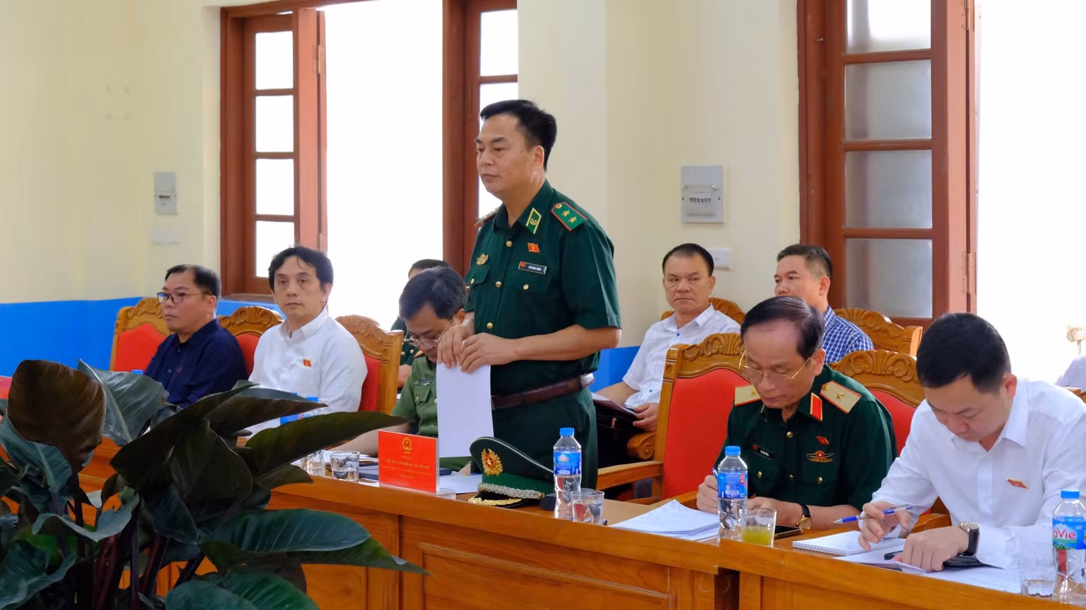Trung tướng Đỗ Quang Thành, Phó Chủ nhiệm Ủy ban Quốc phòng, An ninh và Đối ngoại phát biểu.
