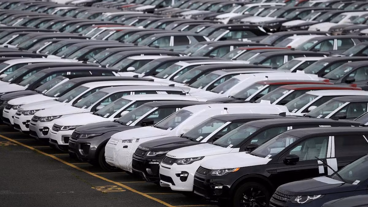 Ảnh tư liệu: Bãi đậu xe tại nhà máy Jaguar Land Rover ở Halewood, Liverpool, miền bắc nước Anh, ngày 12/9/2016.