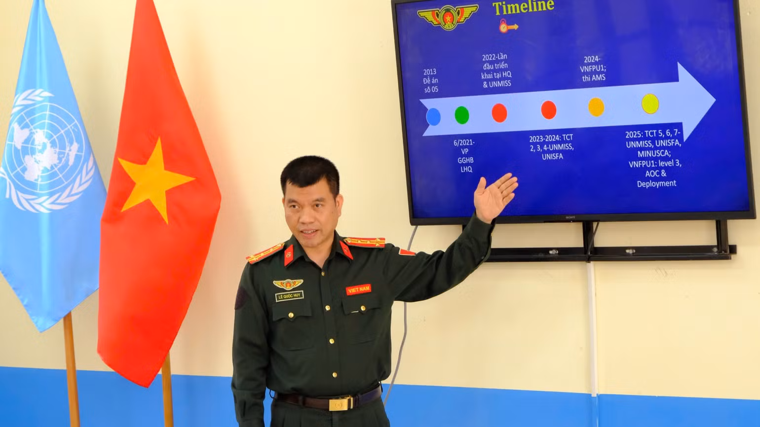 Đại tá Lê Quốc Huy, Đại diện Văn phòng thường trực về Gìn giữ hoà bình Liên hợp quốc, Bộ Công an báo cáo kết quả công tác.